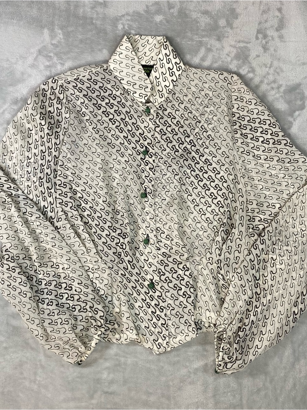 Shanghai Tang Women’s 100% Silk Blouse Ivory Black Print Green Buttons